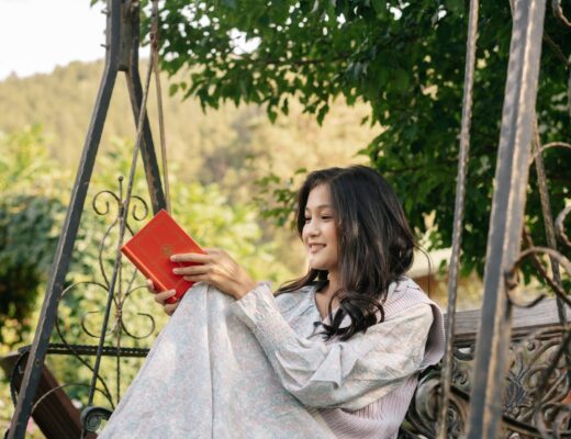 Level Up In 2025: 6 Habits Women Should Break (and Replace)